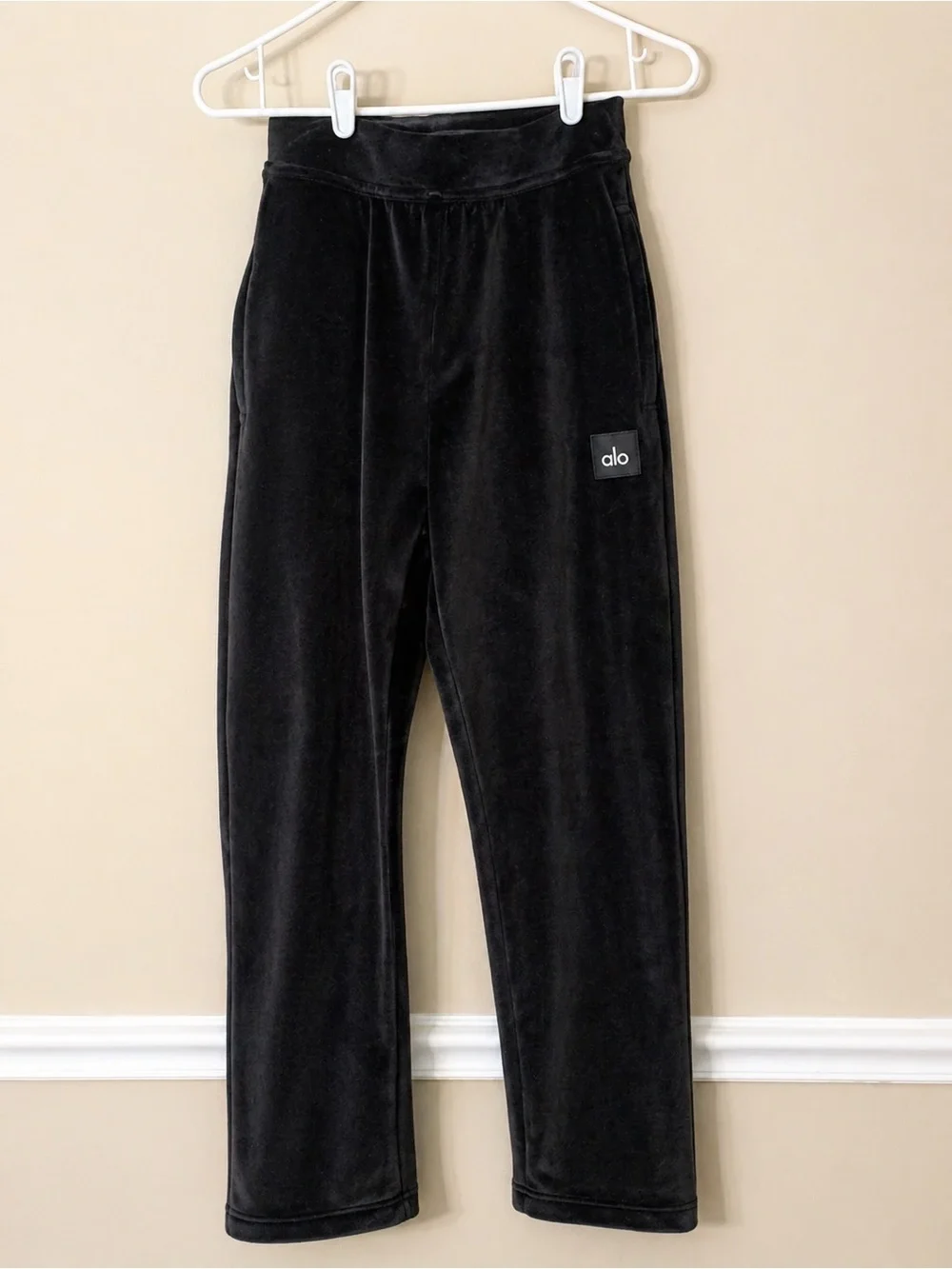 ALO  ribbed Velour High Waisted Sweatpants SIZE XXS. (26x29)